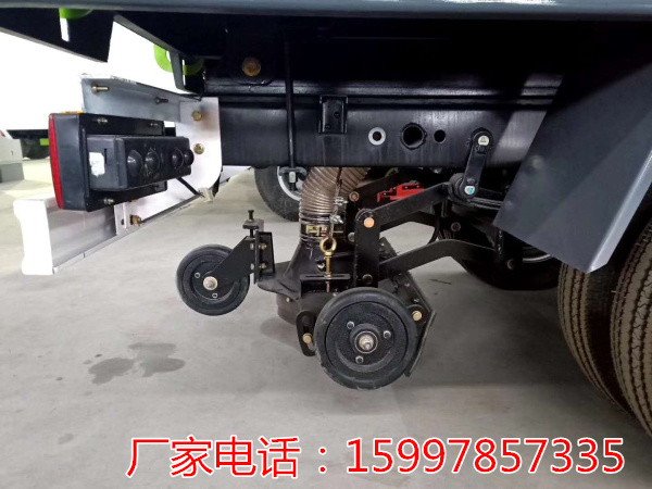福田時(shí)代掃路車 福田時(shí)代掃路車